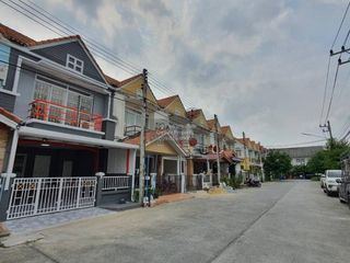 出售 3 卧室 联排别墅 在 Lam Luk Ka, Pathum Thani