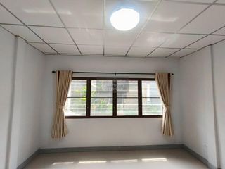 Reihenhaus zum Kauf mit 2 Zimmer in Khlong Sam Wa, Bangkok