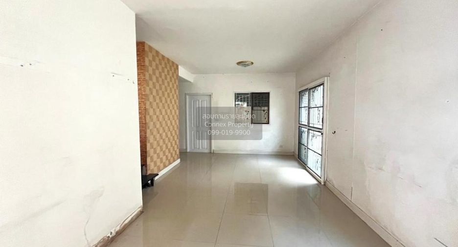 Casa adosada en venta de 3 habitaciones en Saphan Sung, Bangkok