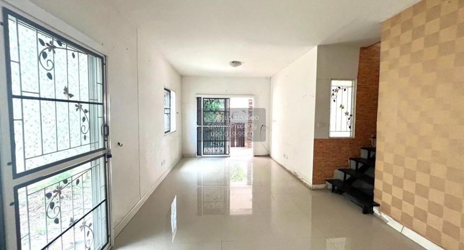 Casa adosada en venta de 3 habitaciones en Saphan Sung, Bangkok
