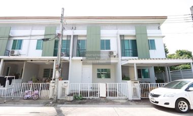 À vendre 3 chambres maison de ville à Prawet, Bangkok