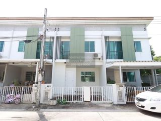 À vendre 3 chambres maison de ville à Prawet, Bangkok