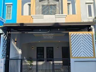 Reihenhaus zum Kauf mit 3 Zimmer in Khlong Sam Wa, Bangkok