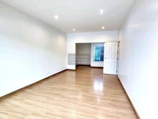 Reihenhaus zum Kauf mit 3 Zimmer in Chom Thong, Bangkok