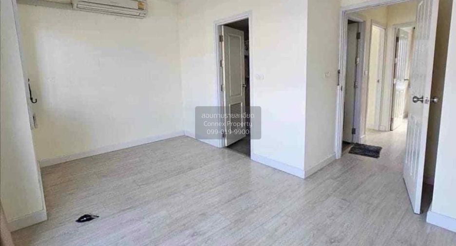 For sale 3 bedrooms townhouse in Mueang Samut Prakan, Samut Prakan
