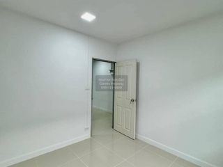 À vendre 3 chambres maison de ville à Bang Bua Thong, Nonthaburi