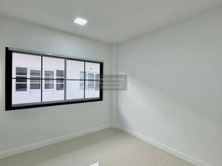 À vendre 3 chambres maison de ville à Bang Bua Thong, Nonthaburi