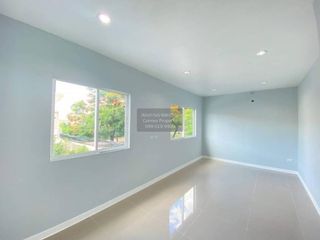 À vendre 3 chambres maison de ville à Bang Bua Thong, Nonthaburi