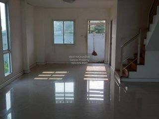 Casa adosada en venta de 2 habitaciones en Si Racha, Chonburi