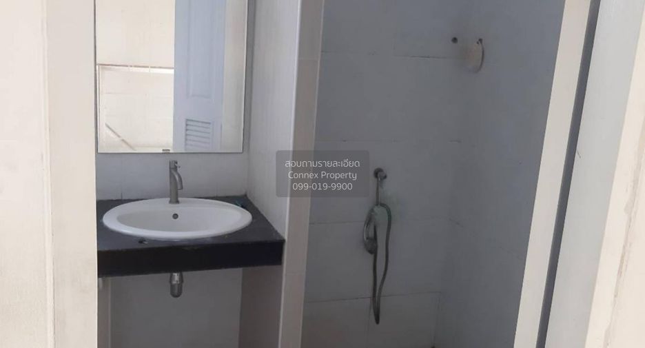 Casa adosada en venta de 2 habitaciones en Si Racha, Chonburi