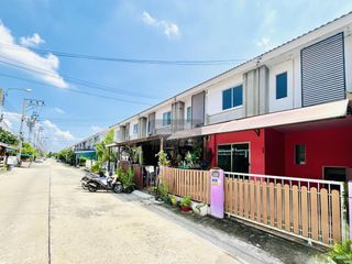 À vendre 3 chambres maison de ville à Bang Sao Thong, Samut Prakan