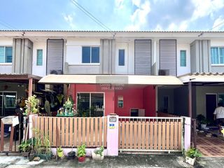 À vendre 3 chambres maison de ville à Bang Sao Thong, Samut Prakan