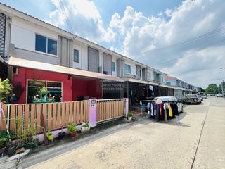 À vendre 3 chambres maison de ville à Bang Sao Thong, Samut Prakan