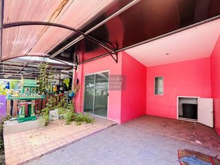 À vendre 3 chambres maison de ville à Bang Sao Thong, Samut Prakan