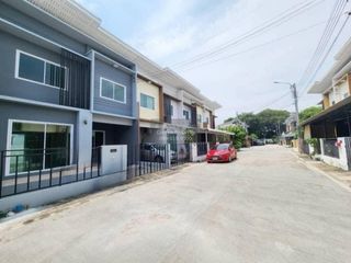 Casa adosada en venta de 4 habitaciones en Bang Bua Thong, Nonthaburi