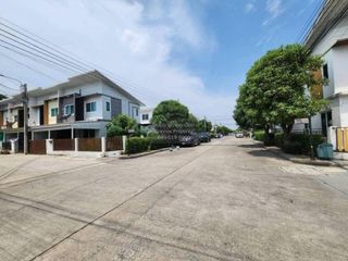 Casa adosada en venta de 4 habitaciones en Bang Bua Thong, Nonthaburi