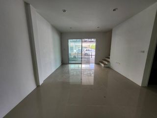 出售 3 卧室 联排别墅 在 Sai Noi, Nonthaburi