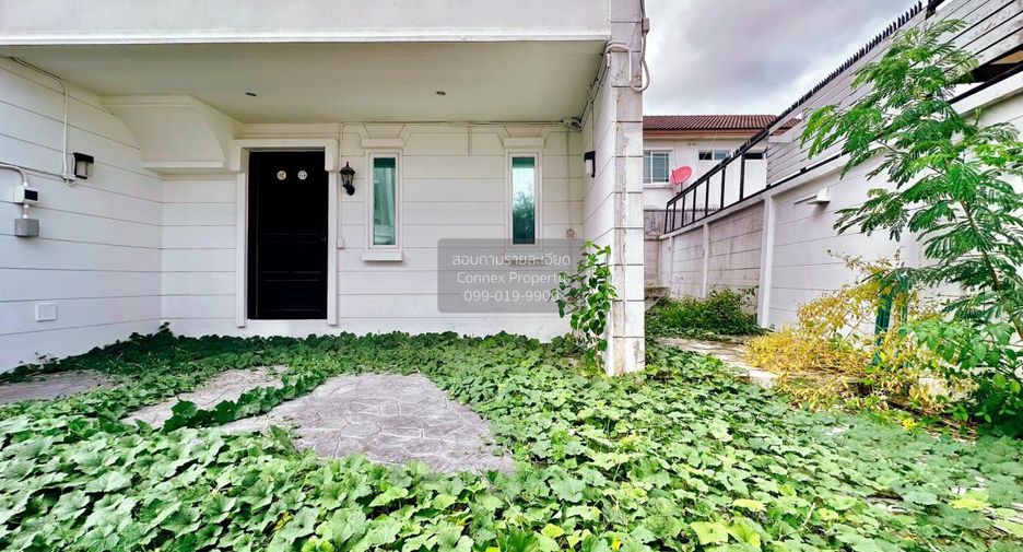 For sale 3 bedrooms townhouse in Bang Kapi, Bangkok