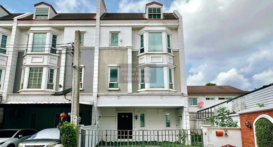 For sale 3 bedrooms townhouse in Bang Kapi, Bangkok