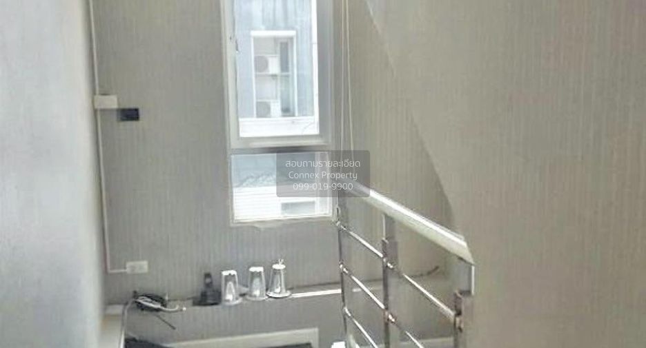 For sale 3 bedrooms townhouse in Bang Kapi, Bangkok