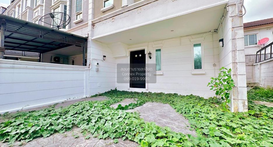For sale 3 bedrooms townhouse in Bang Kapi, Bangkok
