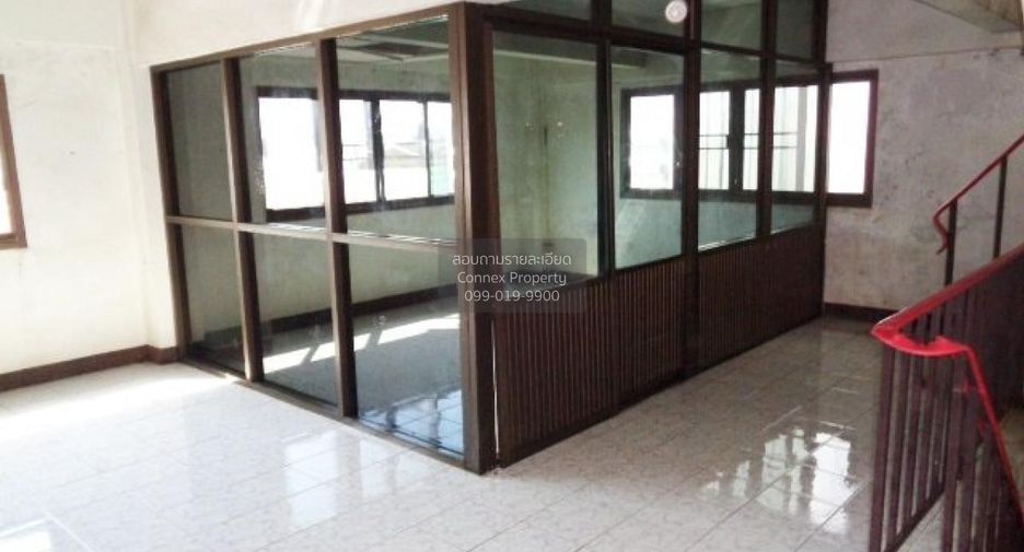À vendre 3 chambres local commercial à Phang Khon, Sakon Nakhon