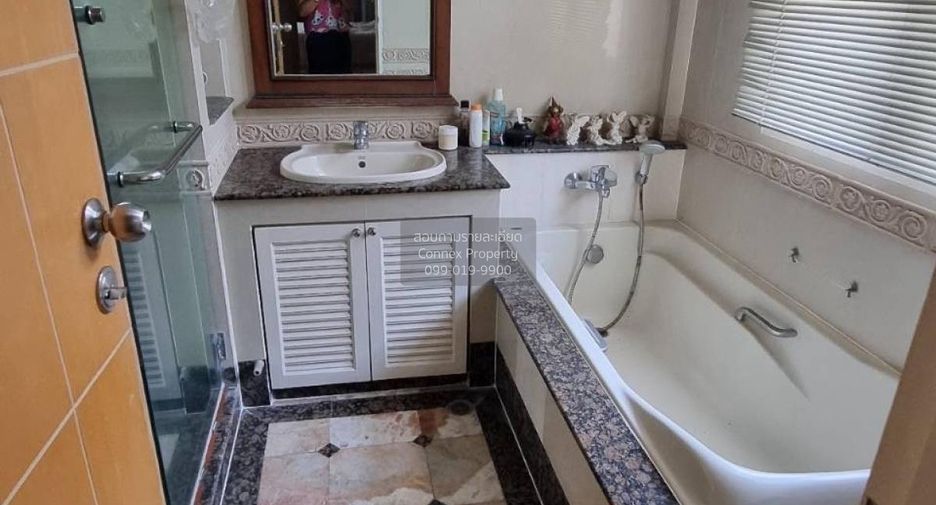 For sale 4 bedrooms house in Thanyaburi, Pathum Thani