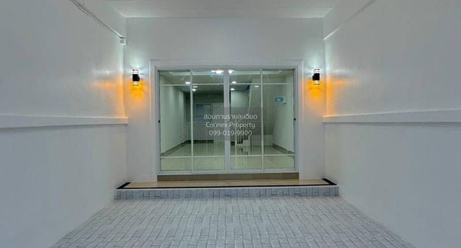 出售 3 卧室 联排别墅 在 Sai Noi, Nonthaburi