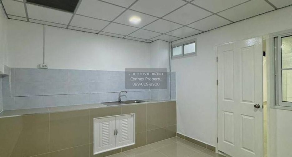 出售 3 卧室 联排别墅 在 Sai Noi, Nonthaburi