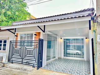 À vendre 3 chambres maison de ville à Bang Bua Thong, Nonthaburi