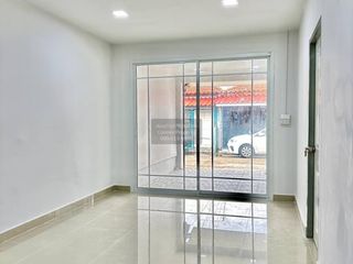 À vendre 3 chambres maison de ville à Bang Bua Thong, Nonthaburi