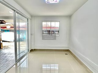 À vendre 3 chambres maison de ville à Bang Bua Thong, Nonthaburi