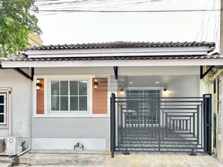 À vendre 3 chambres maison de ville à Bang Bua Thong, Nonthaburi
