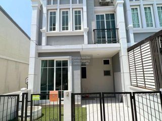 À vendre 3 chambres maison de ville à Prawet, Bangkok