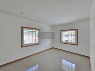 Reihenhaus zum Kauf mit 5 Zimmer in Bang Yai, Nonthaburi