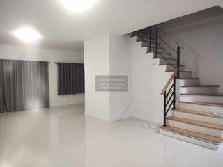 出售 3 卧室 联排别墅 在 Mueang Pathum Thani, Pathum Thani