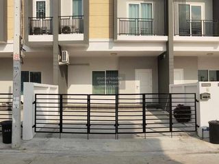 出售 3 卧室 联排别墅 在 Mueang Pathum Thani, Pathum Thani