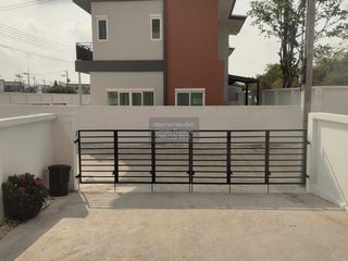 出售 3 卧室 联排别墅 在 Mueang Pathum Thani, Pathum Thani