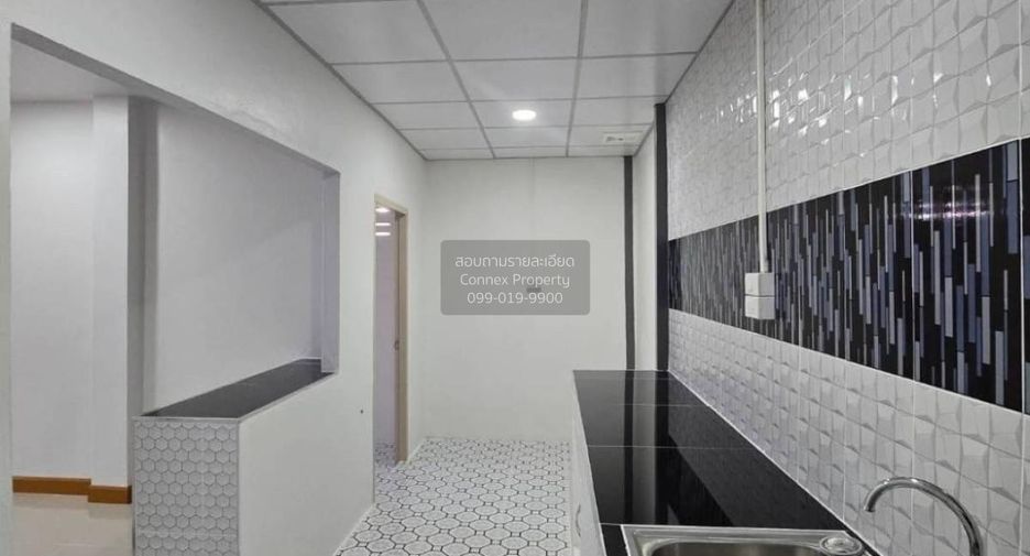 出售 3 卧室 联排别墅 在 Sai Noi, Nonthaburi
