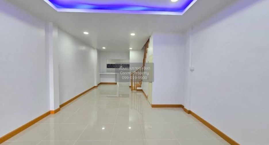 出售 3 卧室 联排别墅 在 Sai Noi, Nonthaburi