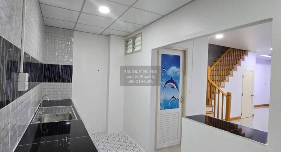 出售 3 卧室 联排别墅 在 Sai Noi, Nonthaburi