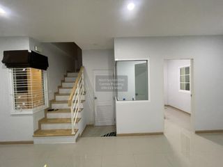 出售 4 卧室 联排别墅 在 Sai Noi, Nonthaburi