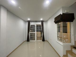 出售 4 卧室 联排别墅 在 Sai Noi, Nonthaburi