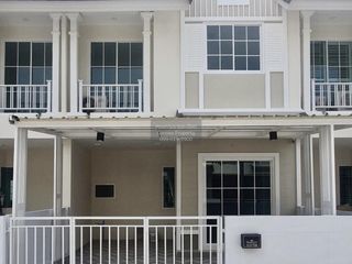 出售 4 卧室 联排别墅 在 Sai Noi, Nonthaburi
