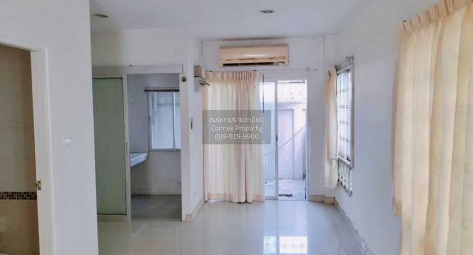 For sale 3 bedrooms townhouse in Bang Kapi, Bangkok