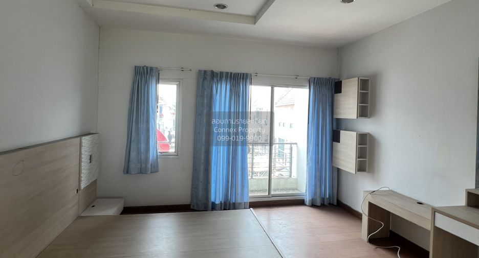 For sale 3 bedrooms townhouse in Bang Kapi, Bangkok