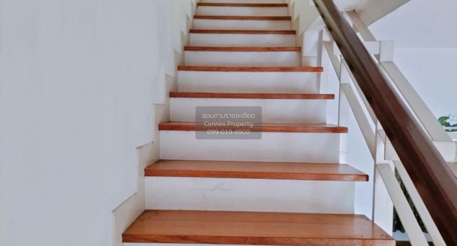 For sale 3 bedrooms townhouse in Bang Kapi, Bangkok