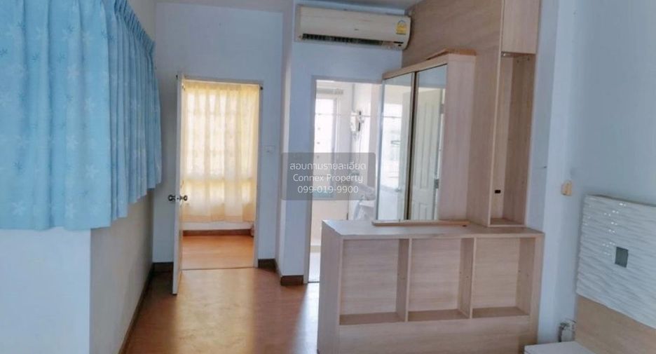 For sale 3 bedrooms townhouse in Bang Kapi, Bangkok