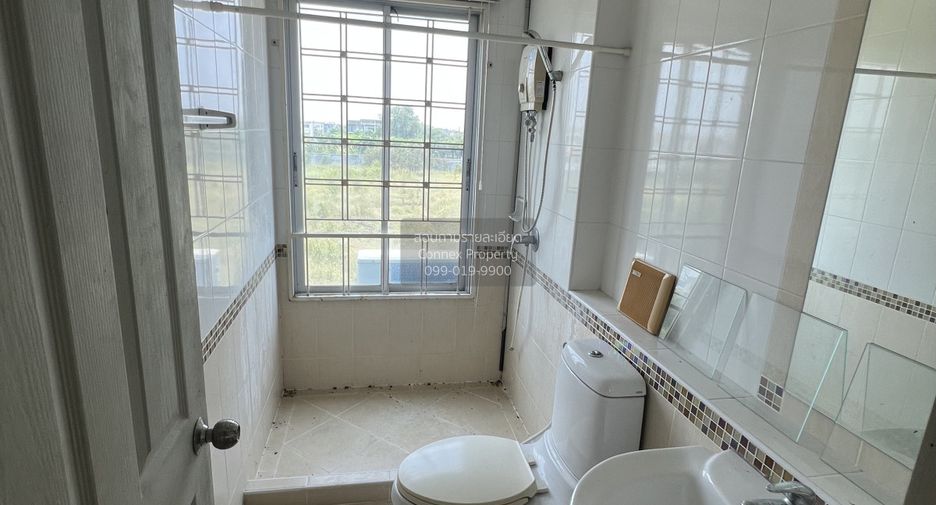 For sale 3 bedrooms townhouse in Bang Kapi, Bangkok