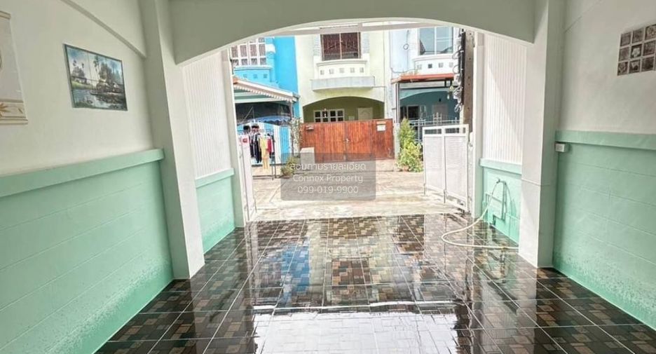 出售 3 卧室 联排别墅 在 Sai Noi, Nonthaburi